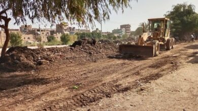 الشطورى يتابع أعمال تمهيد وتسوية عدد من الطرق بالمنطقة الغربية غرب ترعة نجع حمادى بطهطا