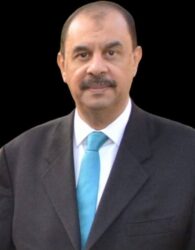 محافظ سوهاج يوجه بوضع " باركود " رخصة البناء على البانر التعريفي للمبنى بجميع مراكز المحافظة