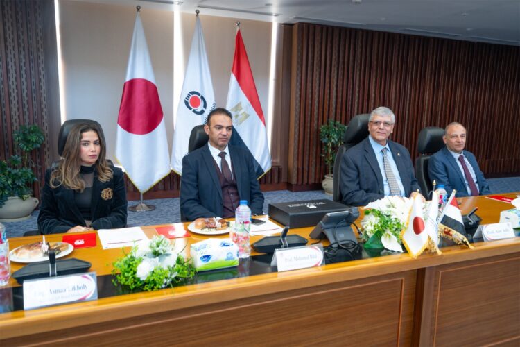 رئيس الجامعة المصرية اليابانية يستقبل رئيس نادي سموحة الرياضى