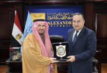 رئيس جامعة الإسكندرية يستقبل قنصل عام المملكة العربية السعودية بالإسكندرية