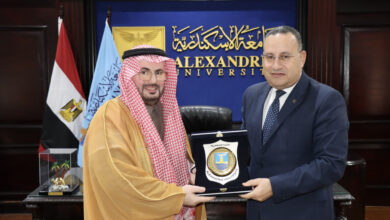 رئيس جامعة الإسكندرية يستقبل قنصل عام المملكة العربية السعودية بالإسكندرية
