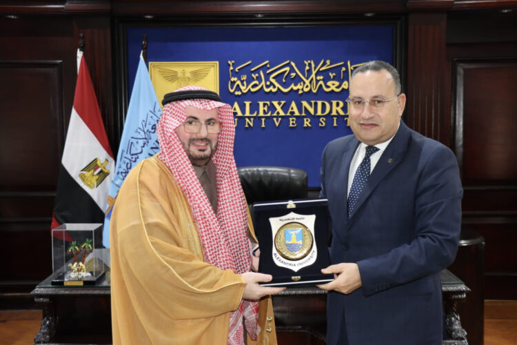 رئيس جامعة الإسكندرية يستقبل قنصل عام المملكة العربية السعودية بالإسكندرية