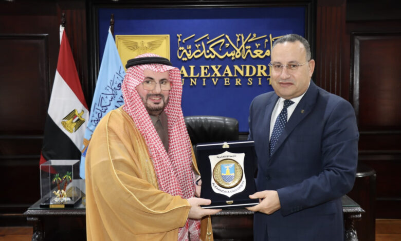 رئيس جامعة الإسكندرية يستقبل قنصل عام المملكة العربية السعودية بالإسكندرية