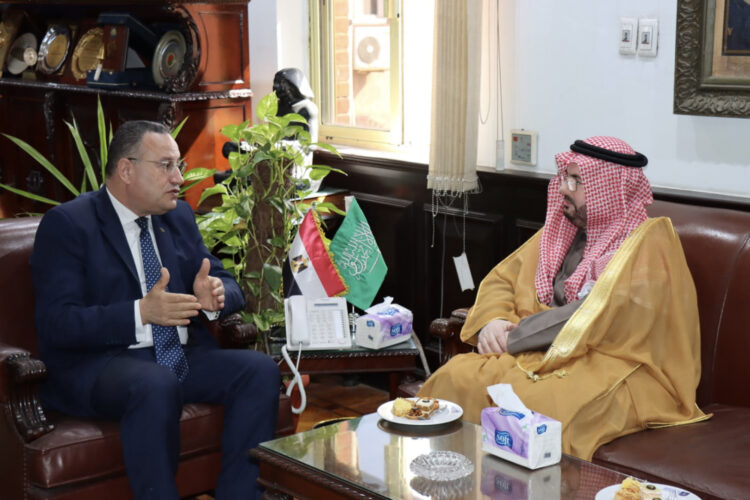 رئيس جامعة الإسكندرية يستقبل قنصل عام المملكة العربية السعودية بالإسكندرية