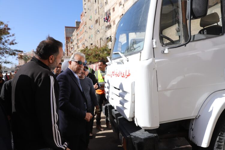 رئيس شركة الصرف الصحي بالإسكندرية يتفقد محطات الرفع بالمنتزه أول و ثاني