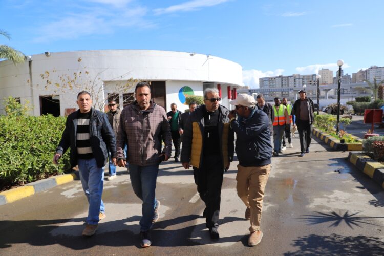 رئيس شركة الصرف الصحي بالإسكندرية يتفقد محطة رفع الرأس السوداء 