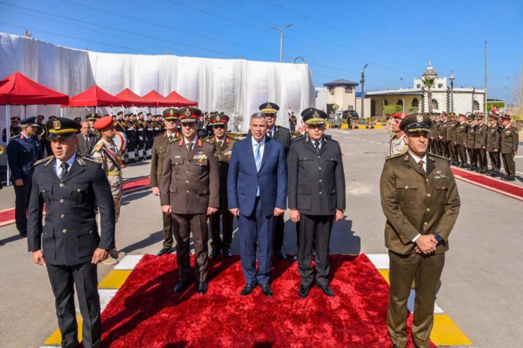 محافظ الإسكندرية وقائد المنطقة الشمالية العسكرية يضعون أكليل الزهور