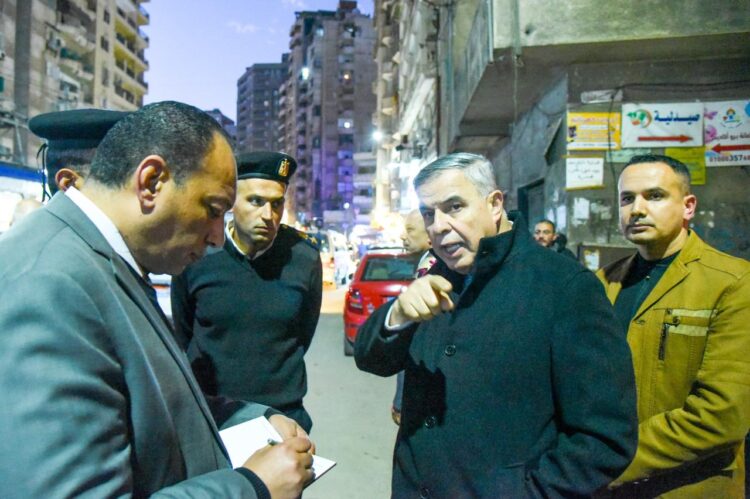 محافظ الإسكندرية يقوم بجولة ميدانية بشارع عبد السلام عارف بمنطقة سيدي بشر