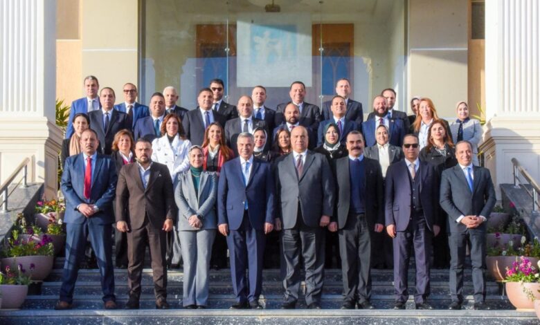 محافظ الإسكندرية يلتقي أعضاء مجلسي الشيوخ والنواب لبحث الملفات التنموية بالمحافظة