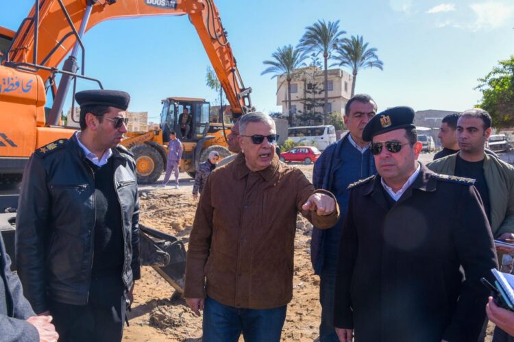 محافظ الإسكندرية يواصل متابعتة لأعمال التوسعة المرورية بطريق الإسكندرية مطروح