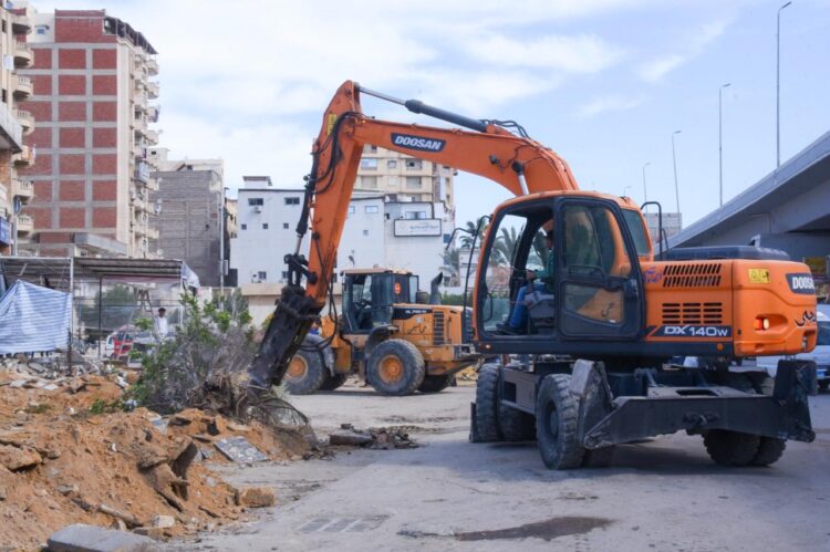 محافظ الإسكندرية يواصل متابعتة لأعمال التوسعة المرورية بطريق الإسكندرية مطروح