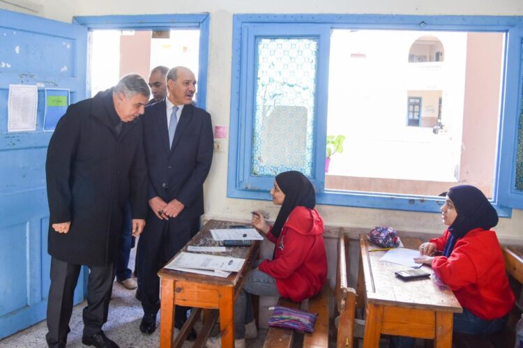 محافظ الإسكندرية يُجري جولة تفقدية لمتابعة سير امتحانات الشهادة الإعدادية