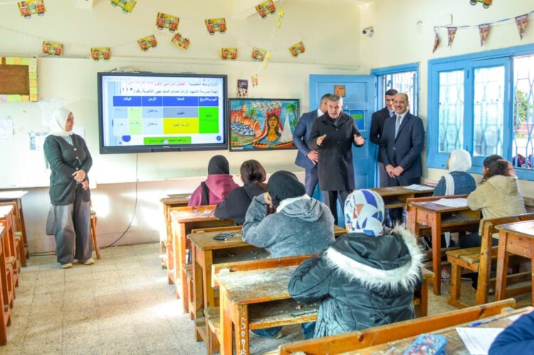 محافظ الإسكندرية يُجري جولة تفقدية لمتابعة سير امتحانات الشهادة الإعدادية