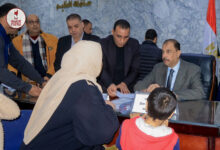 محافظ سوهاج يعقد اللقاء الجماهيري الأسبوعي لتلبية احتياجات وطلبات المواطنين