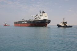 أسعار النفط ترتد صعودًا بعد تصريحات ترامب عن تحرك "أسطول" نحو إيران