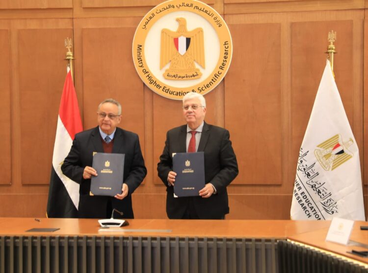 وزير التعليم العالي ومدير مكتبة الإسكندرية يوقعان بروتوكول تعاون