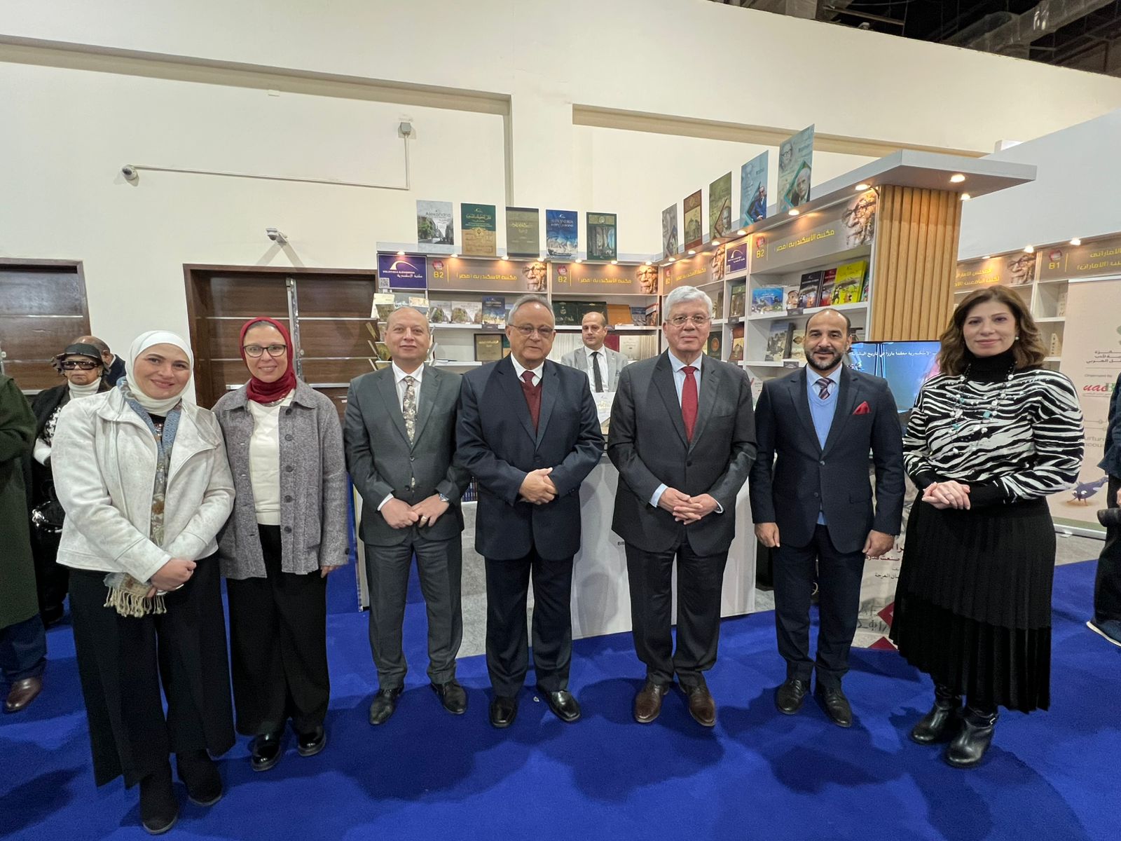 وزيرا الثقافة والتعليم العالى يتفقدان جناح مكتبة الإسكندرية فى معرض القاهرة الدولى للكتاب