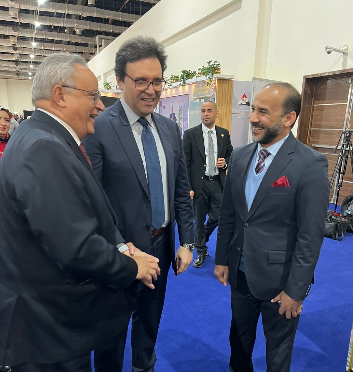 وزيرا الثقافة والتعليم العالى يتفقدان جناح مكتبة الإسكندرية فى معرض القاهرة الدولى للكتاب