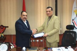 وكيل تعليم سوهاج يتسلم مهام عمله الجديد بالمديرية