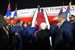 تغريدة من أرض الكنانة.. انتصار السيسي تودع ضيوف مصر الكرام