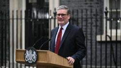 رئيس وزراء بريطانيا يعتذر لضحايا إبستين