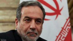 وزير الخارجية الإيراني يتوجه إلى مسقط لإطلاق مفاوضات نووية مباشرة مع واشنطن