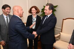 الوزير تصنيع الوحدات المتحركة للخط السادس للمترو بمصنع ألستوم ببرج العرب