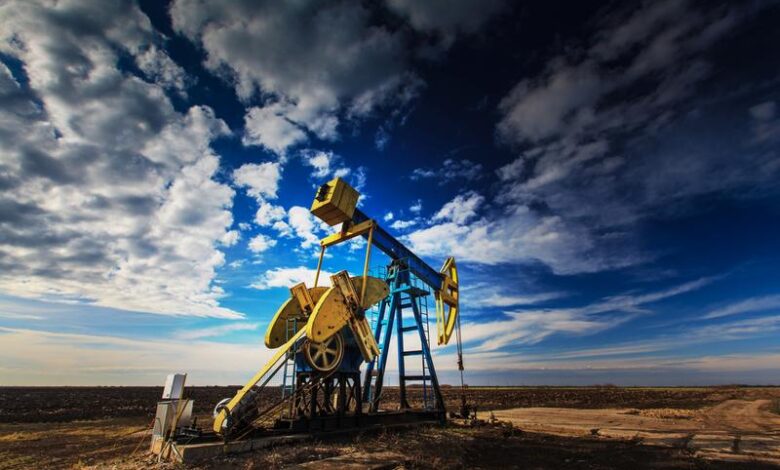 إرتفاع أسعار النفط مع انطلاق المحادثات الأمريكية الإيرانية وتراجع الدولار