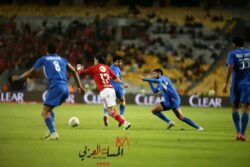 «رأسية القمة».. عثمان يكتب صدارة الأهلي للدوري المصري على حساب سموحة