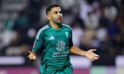 محرز يقود هجوم الأهلي أمام الشباب بـ دوري روشن السعودي