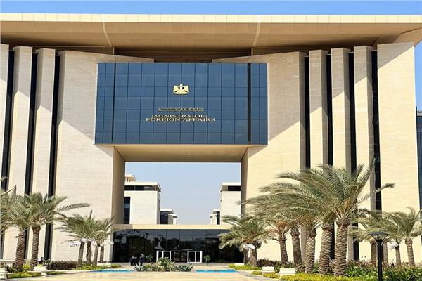 وزارة الخارجية تشكل خلية عمل بالقطاع القنصلي بالوزارة لمتابعة أوضاع الجاليات المصرية بالمنطقة.وزارة الخارجية تشكل خلية عمل بالقطاع القنصلي بالوزارة لمتابعة أوضاع الجاليات المصرية بالمنطقة.