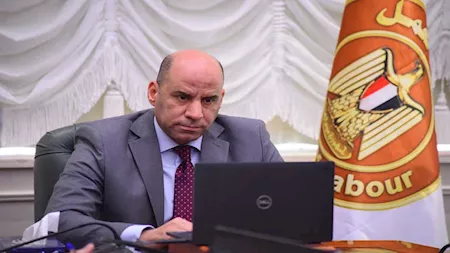 وزير العمل: ينعي أسر ضحايا الحادث الذي وقع اليوم  على محور 30 يونيو