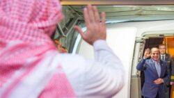 الرئيس السيسي يعود إلى أرض الوطن بعد زيارة أخوية للسعودية