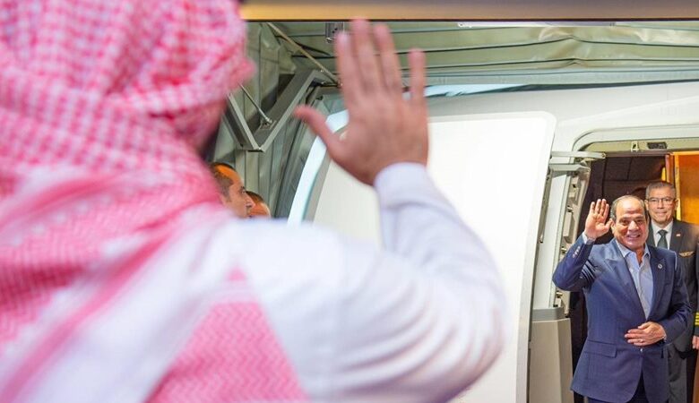 الرئيس السيسي يعود إلى أرض الوطن بعد زيارة أخوية للسعودية