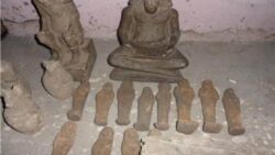 الجيزة: النيابة تحقق مع سائق توك توك بتهمة النصب بحيازة 22 تمثالاً فرعونياً مقلداً