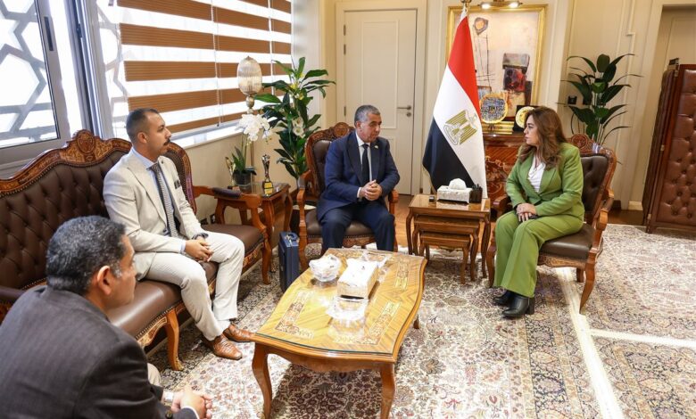 منال عوض تبحث تطوير البنية التحتية لمنظومة المخلفات مع العربية للتصنيع