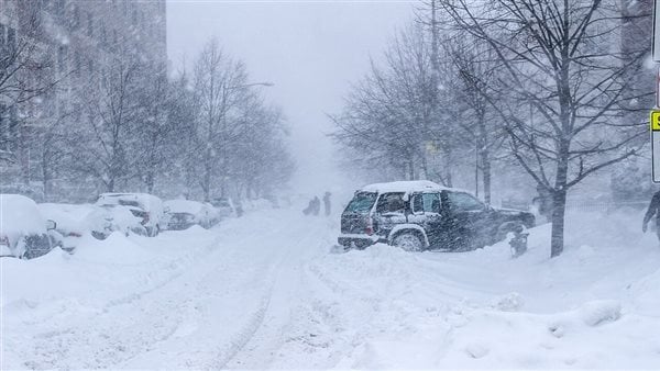عاجل.. الأسوأ منذ عقد بأمريكا..شلل بالمطارات وانقطاع للكهرباء بسبب العاصفة بليزارد.