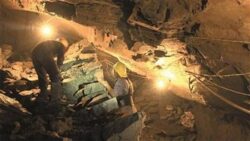 انهيار منجم ذهب شرقي غينيا يودي بحياة 11 شخصاً 