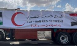 قافلة المساعدات الـ 128 من "زاد العزة" تدخل إلى الفلسطينيين بقطاع غ-زة اليوم. 