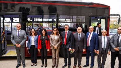 وزيرتا التنمية والتخطيط تشهدان التشغيل التجريبي لأحد الأتوبيسات الكهربائية ضمن مشروع توريد 100 أتوبيس .