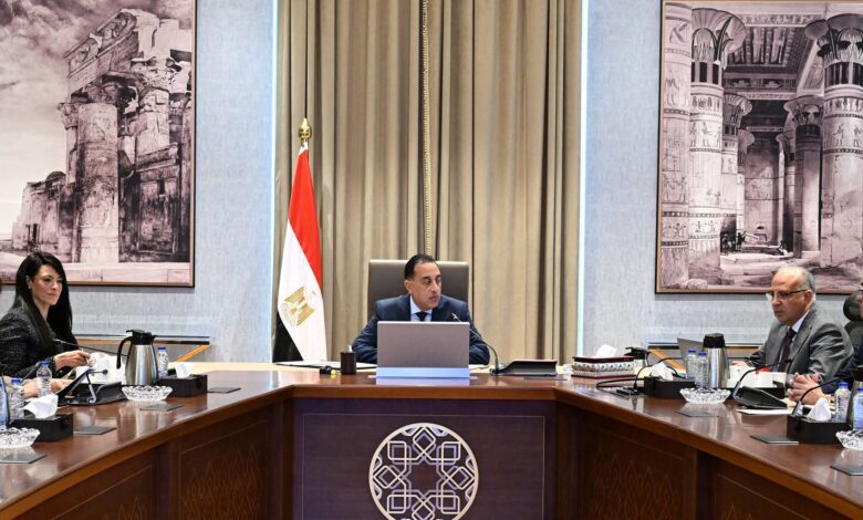 رئيس الوزراء يتابع الموقف التنفيذي الحالي لمشروعات حماية الشواطئ.
