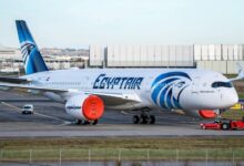 الرئيس السيسي يشاهد أحدث طائرة من أسطول مصر للطيران عقب عودته من أبوظبي