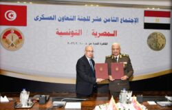 الفريق أول عبد المجيد صقر يلتقى وزير الدفاع الوطنى للجمهورية التونسية.