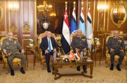 الفريق أول عبد المجيد صقر يلتقى وزير الدفاع الوطنى للجمهورية التونسية.