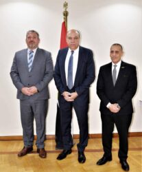 وزير الطيران المدني يلتقي وفد إدارة الطيران الفيدرالي الأمريكية (FAA)