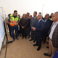 وزير النقل يتفقد مواقع العمل بمشروع تطوير الطريق الدولي الساحلي.