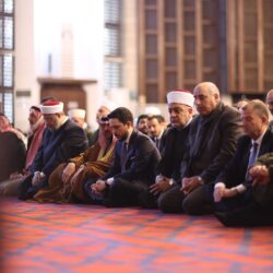 مفتي الديار المصرية يؤدي أول جمعة رمضان في الأردن