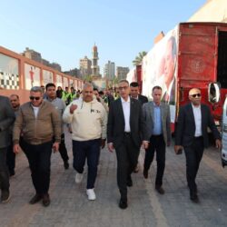 «روح التطوع بدعم وزارة الشباب».. محافظ الجيزة يشارك الشباب في توزيع الخير لـ10 محافظات