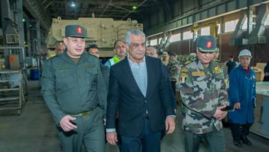 وزير الإنتاج الحربي يتفقد مصنعي 200 و100 ويؤكد: تعميق التصنيع المحلي.