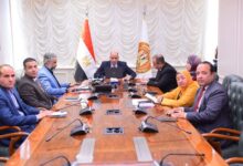 وزير العمل يعقد اجتماعًا مع محافظات القاهرة والجيزة والقليوبية والشرقية.